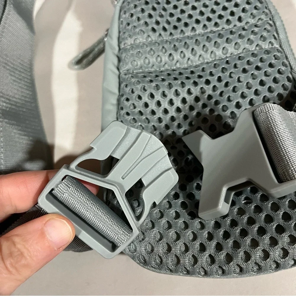 Nike Men's Light Green Mini Cross Body Bag - Picture 7 of 11